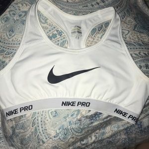 Nike pro sports bra